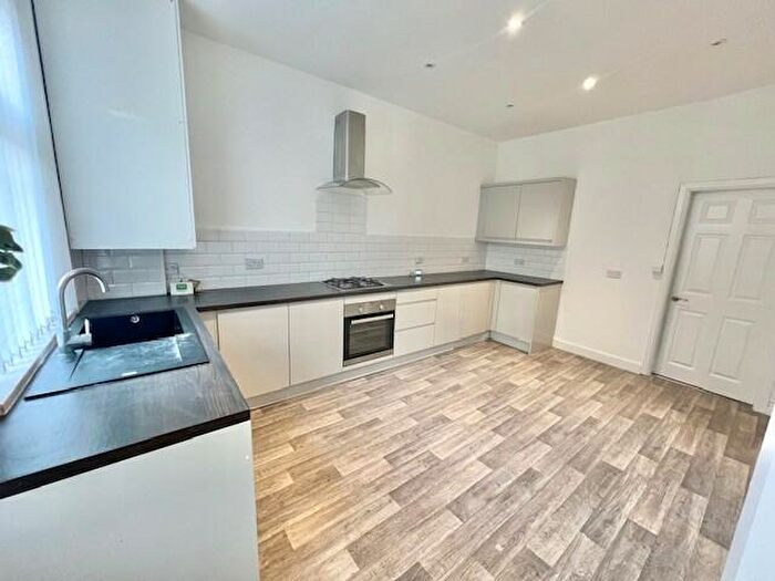 4 Bedroom House To Rent In Glen View, Halifax, HX1