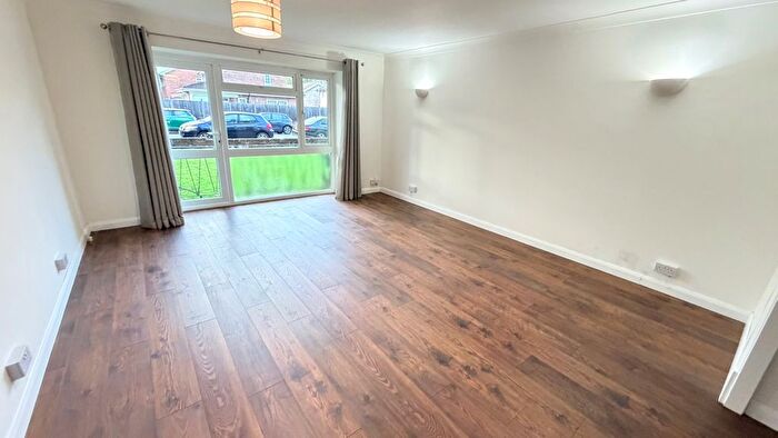 2 Bedroom Flat To Rent In Rodney Close, New Malden, KT3