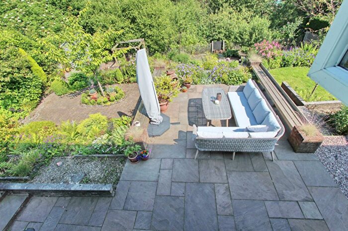 4 Bedroom Semi-Detached House For Sale In Simister Lane, Prestwich, M25