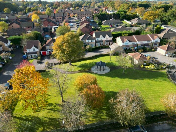 3 Bedroom End Of Terrace House To Rent In Surrey, KT16