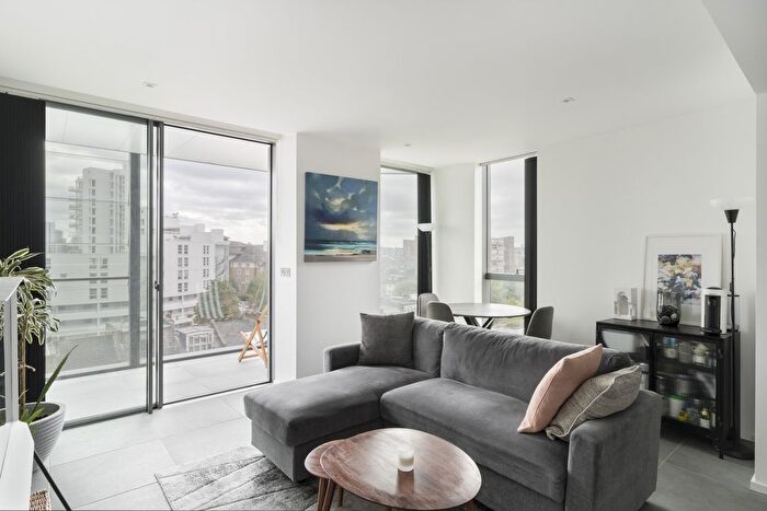 1 Bedroom Flat For Sale In Dollar Bay Point, Dollar Bay Place, E14