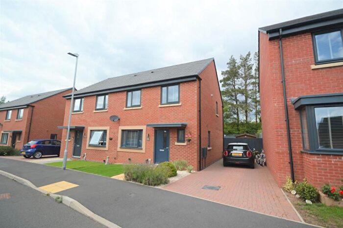 3 Bedroom Semi-detached House For Sale In York Road, Priorslee, TF2