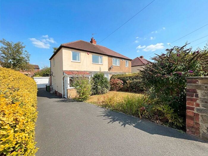 3 Bedroom Semi-Detached House For Sale In Long Lane, Huddersfield, HD5
