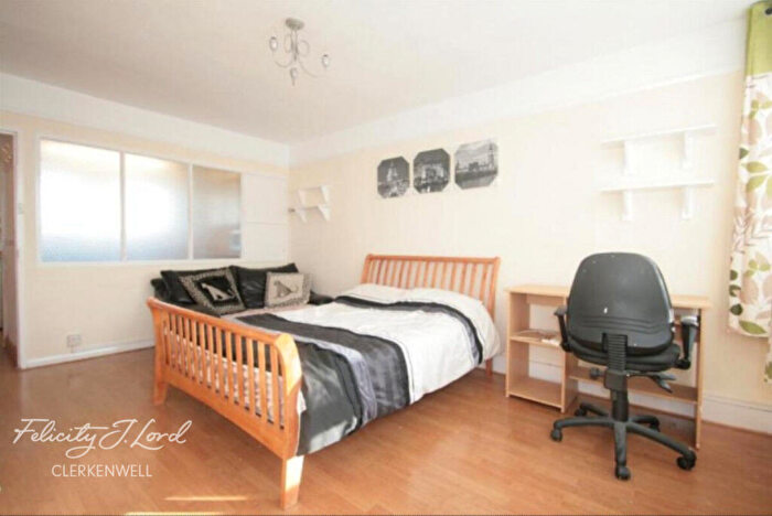 3 Bedroom Apartment To Rent In Tompion Street, London, EC1V