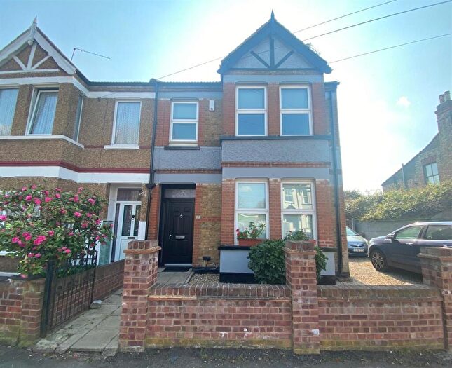 2 Bedroom Flat To Rent In Stanley Road Hornchurch Essex, RM12
