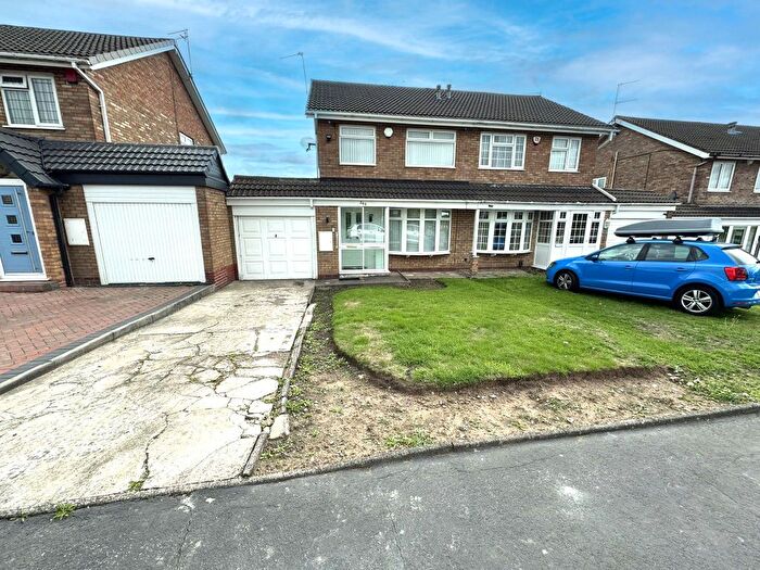 3 Bedroom Semi-Detached House For Sale In Stroud Avenue, Willenhall, WV12