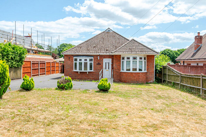 4 Bedroom Detached Bungalow For Sale In Holly Hill Lane, Sarisbury Green, Southampton, SO31