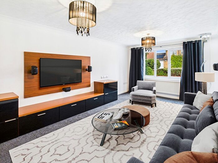 4 Bedroom Detached House For Sale In Darenth Park Avenue, Dartford, Kent, DA2