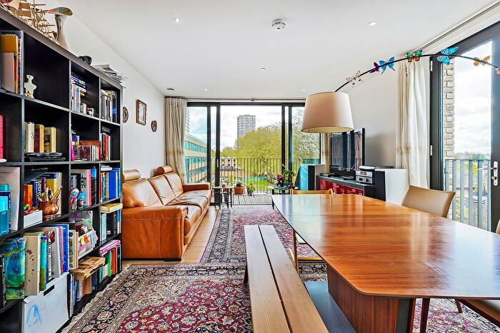 2 Bedroom Flat To Rent In Cobalt Place, Battersea Park, SW11