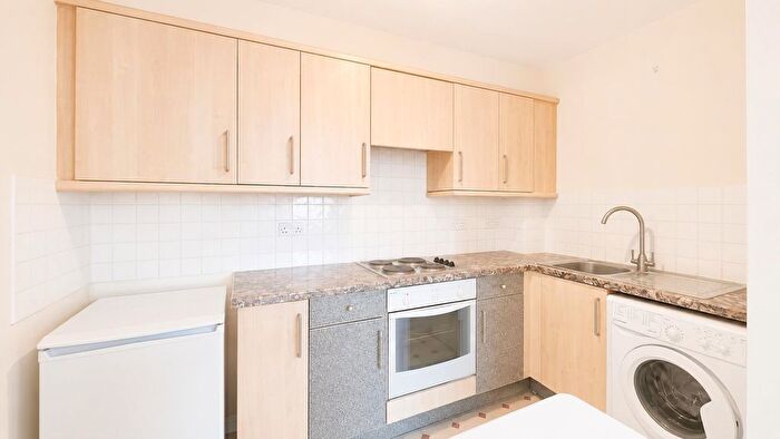 1 Bedroom Flat For Sale In Juniper Court, Grove Road, Hounslow, TW3