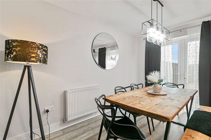 3 Bedroom Terraced House For Sale In Castlegate Lane, Dumbarton, G82