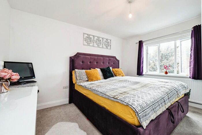 3 Bedroom Terraced House For Sale In Wood Lane, Hornchurch, Essex, RM12