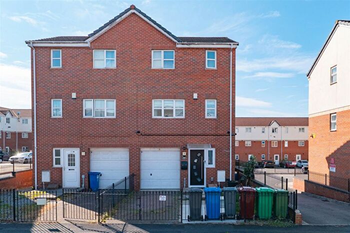 4 Bedroom Semi-Detached House For Sale In Blueberry Avenue, Manchester, M40