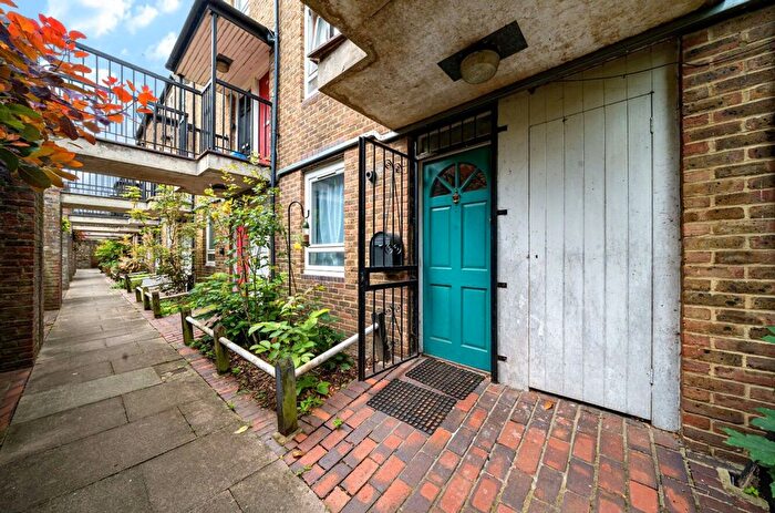 1 Bedroom Flat To Rent In Fenton Close, London, SW9