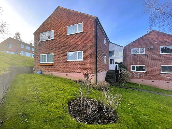 2 Bedroom Flat For Sale In Hallowes Rise, Dronfield, Derbyshire, S18