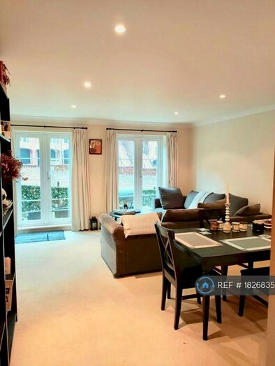 2 Bedroom Flat To Rent In Baden Powell Court, Godalming, GU7