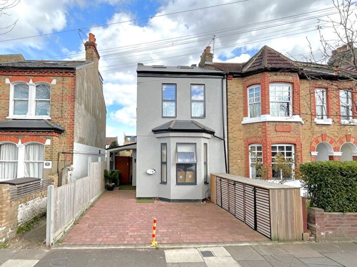 3 Bedroom Flat To Rent In Hamilton Road, Wimbledon, SW19