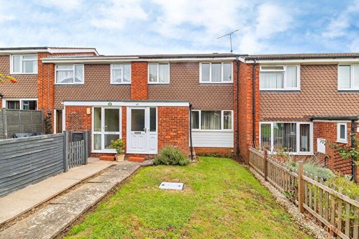 3 Bedroom Terraced House For Sale In Grange Close, Leighton Buzzard, LU7