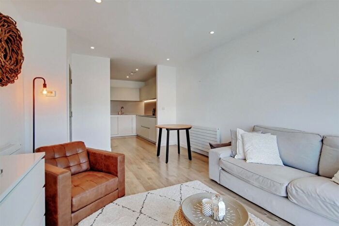1 Bedroom Flat For Sale In Station Approach, Sydenham, London, SE26
