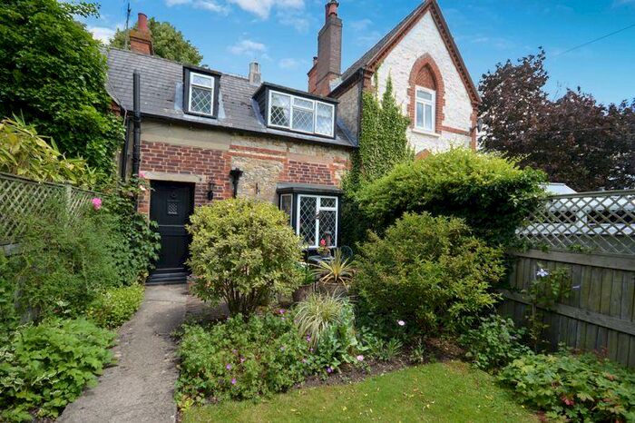 1 Bedroom Cottage For Sale In Manor Road, Towersey, OX9