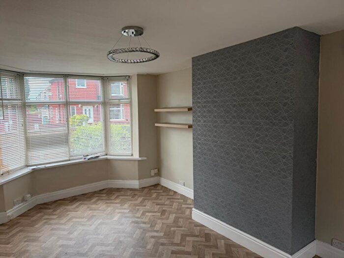 3 Bedroom Semi Detached House To Rent In Droylsden, M43