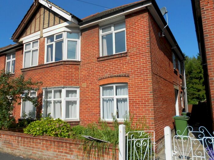 2 Bedroom Flat To Rent In Percy Road, Shirley, Southampton, SO16