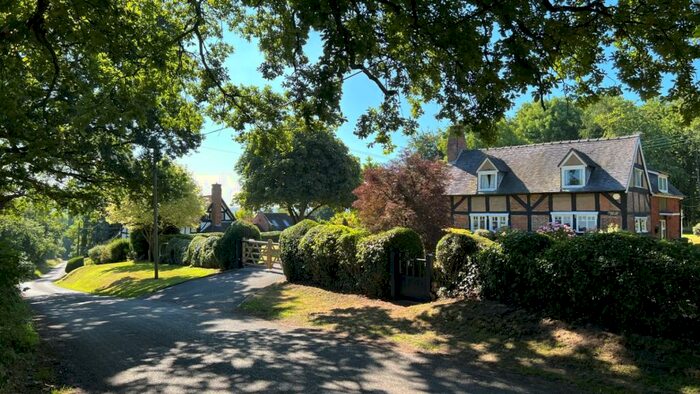 3 Bedroom Cottage For Sale In Cruise Hill, Ham Green, B97