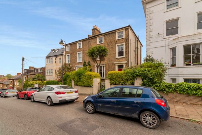 2 Bedroom Apartment To Rent In Cintra Park London, SE19