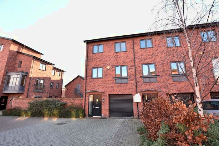 4 Bedroom Town House To Rent In Cable Place, Hunslet, Leeds, LS10