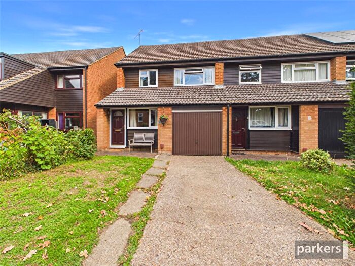 3 Bedroom End Of Terrace House For Sale In Nuthatch Drive, Earley, Reading, Berkshire, RG6