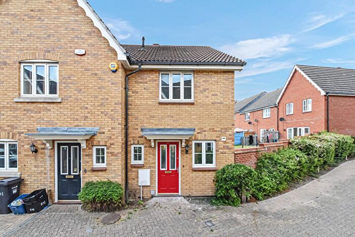 2 Bedroom Semi Detached House To Rent In Buntingbridge Road, Ilford, IG2