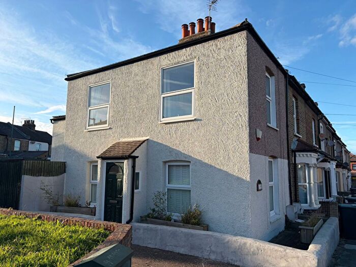 3 Bedroom End Of Terrace House To Rent In Stanley Road, Northfleet, DA11