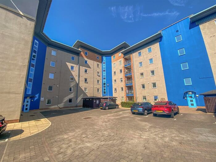2 Bedroom Flat To Rent In Knightsbridge Court, Gosforth, Newcastle Upon Tyne, NE3