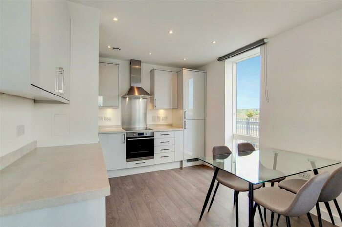 2 Bedroom Apartment To Rent In Purley Way, Croydon, London, CR0