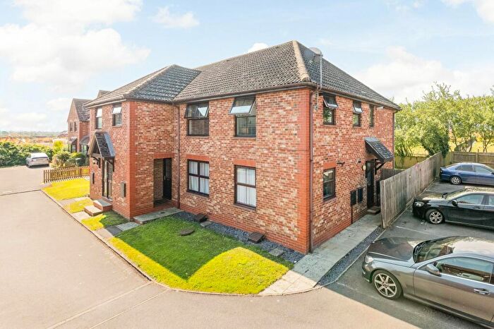 1 Bedroom Flat To Rent In Midwinter Avenue, Milton, OX14