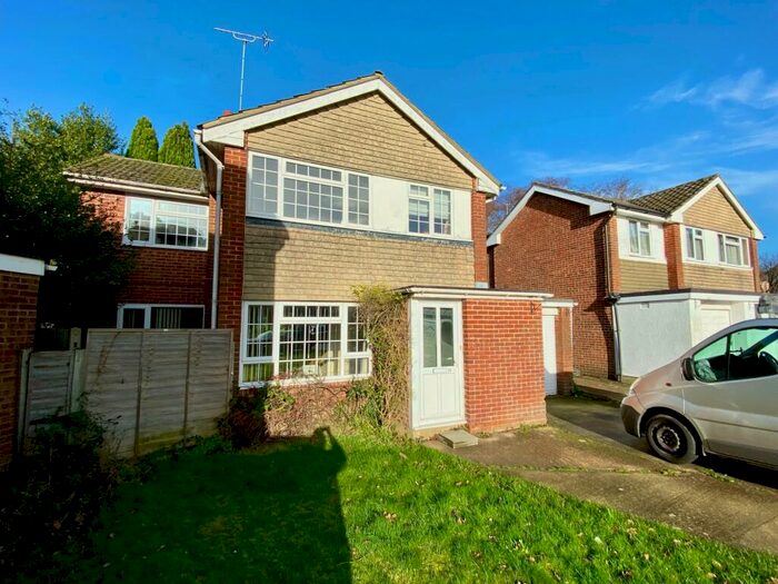 3 Bedroom Detached House To Rent In Lapwing Close, Horsham, RH13