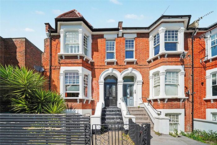 3 Bedroom Apartment For Sale In Poets Road, Highbury, Islington, London, N5