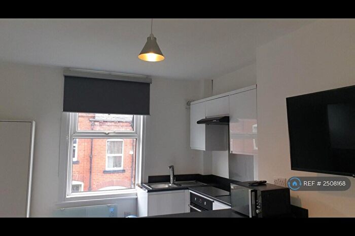 1 Bedroom Flat To Rent In Headingley Avenue, Leeds, LS6