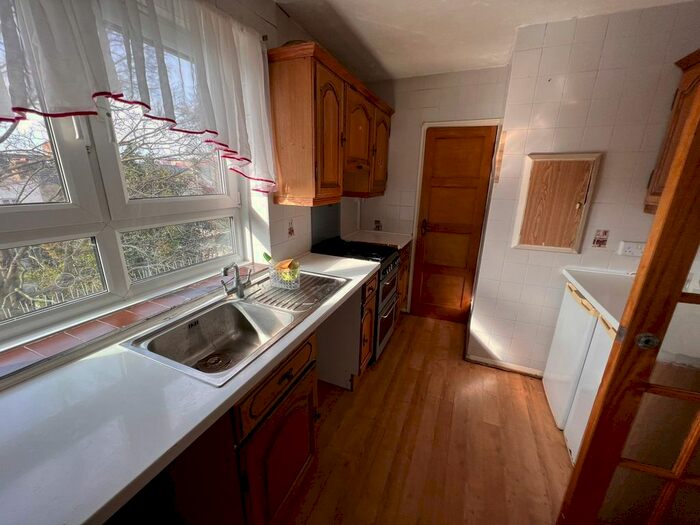 2 Bedroom Flat To Rent In Park Avenue, London, E6