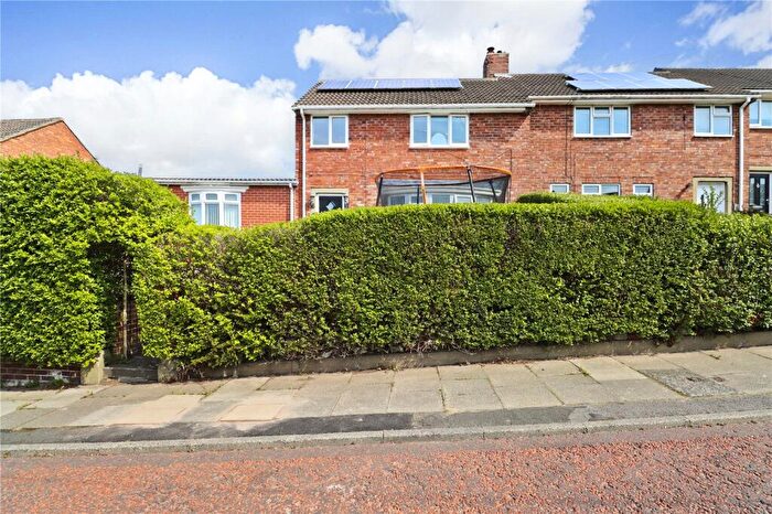 3 Bedroom Semi-Detached House For Sale In Kipling Avenue, Whickham, NE16