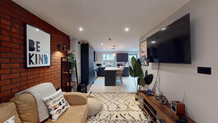 8 Bedroom Flat To Rent In North Sherwood Street, Arboretum, Nottingham, NG1