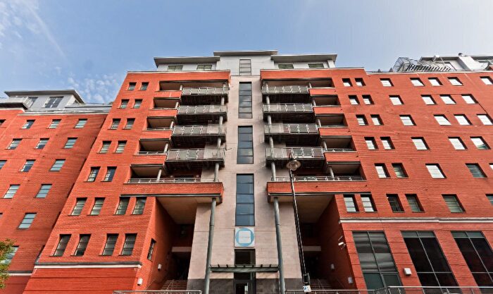 2 Bedroom Apartment To Rent In The Quadrangle, Manchester, M1