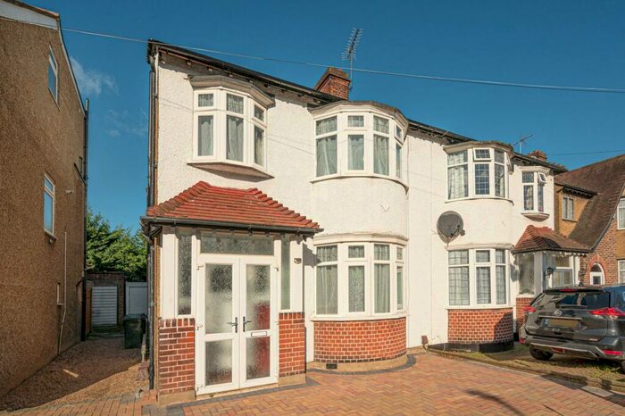 4 Bedroom Semi-Detached House To Rent In Vines Avenue, Finchley, London, N3