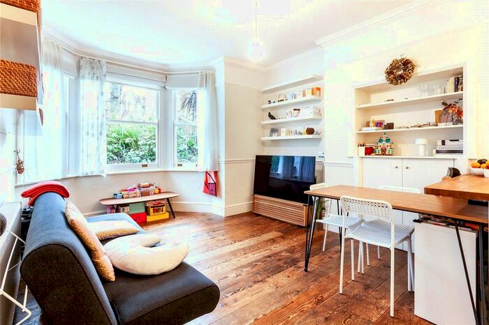 2 Bedroom Flat To Rent In Queens Drive, London, N4