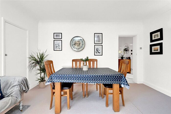 3 Bedroom Flat To Rent In Leicester House, Watts Road, Thames Ditton, KT7