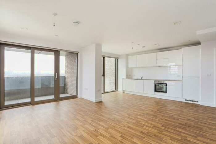 2 Bedroom Apartment To Rent In Seven Sisters London, N15