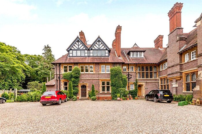 1 Bedroom Flat For Sale In Maidenhatch, Pangbourne, Reading, Berkshire, RG8