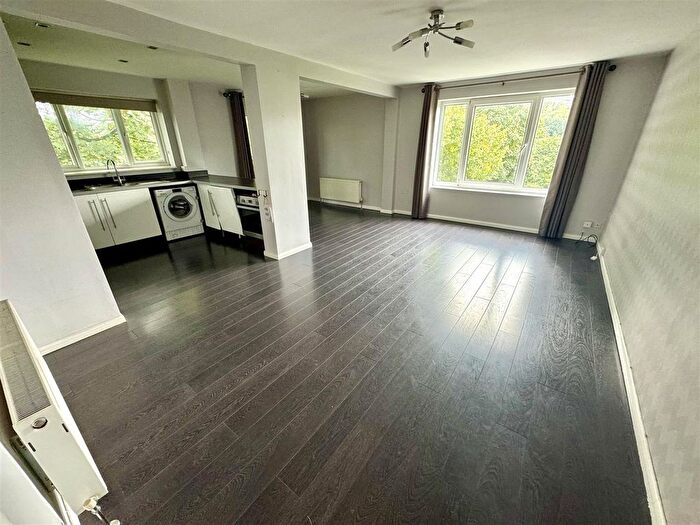 2 Bedroom Flat To Rent In Brinkburn Vale Road, Sheffield, S17