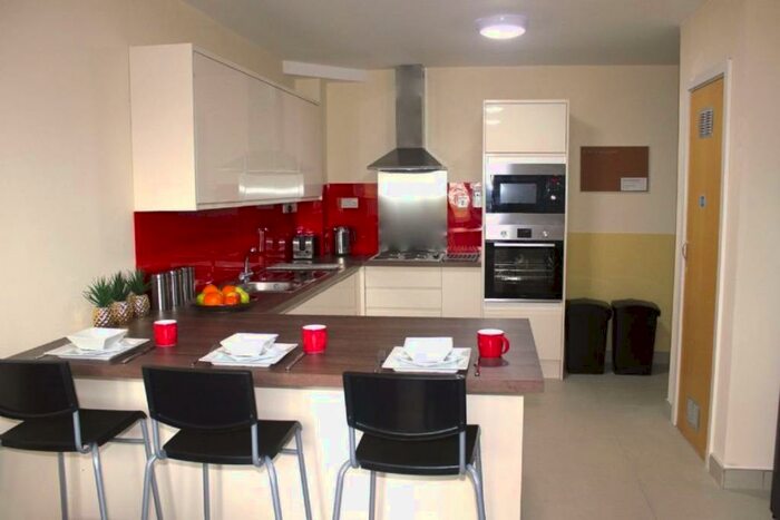 1 Bedroom Flat To Rent In Douper Hall, - Dawlish Road, Selly Oak, B29