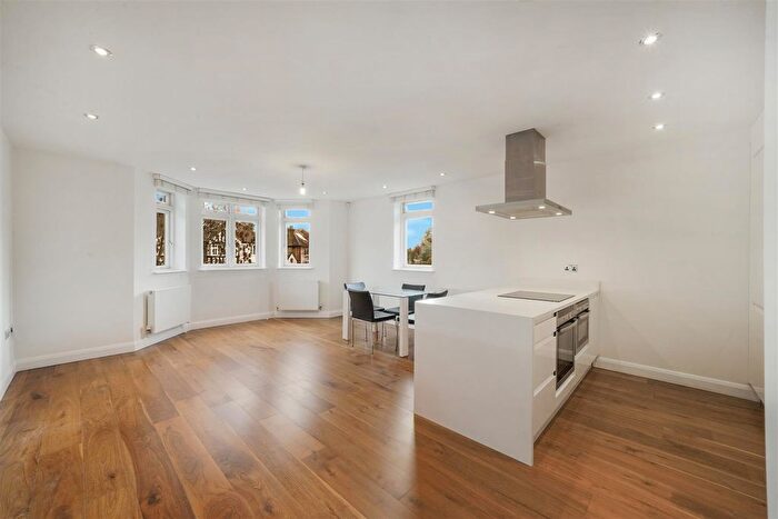 2 Bedroom Flat To Rent In Aylestone Avenue, Brondesbury Park, London, NW6